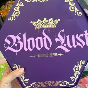 Blood lust palette by JEFFREE Star cosmetics